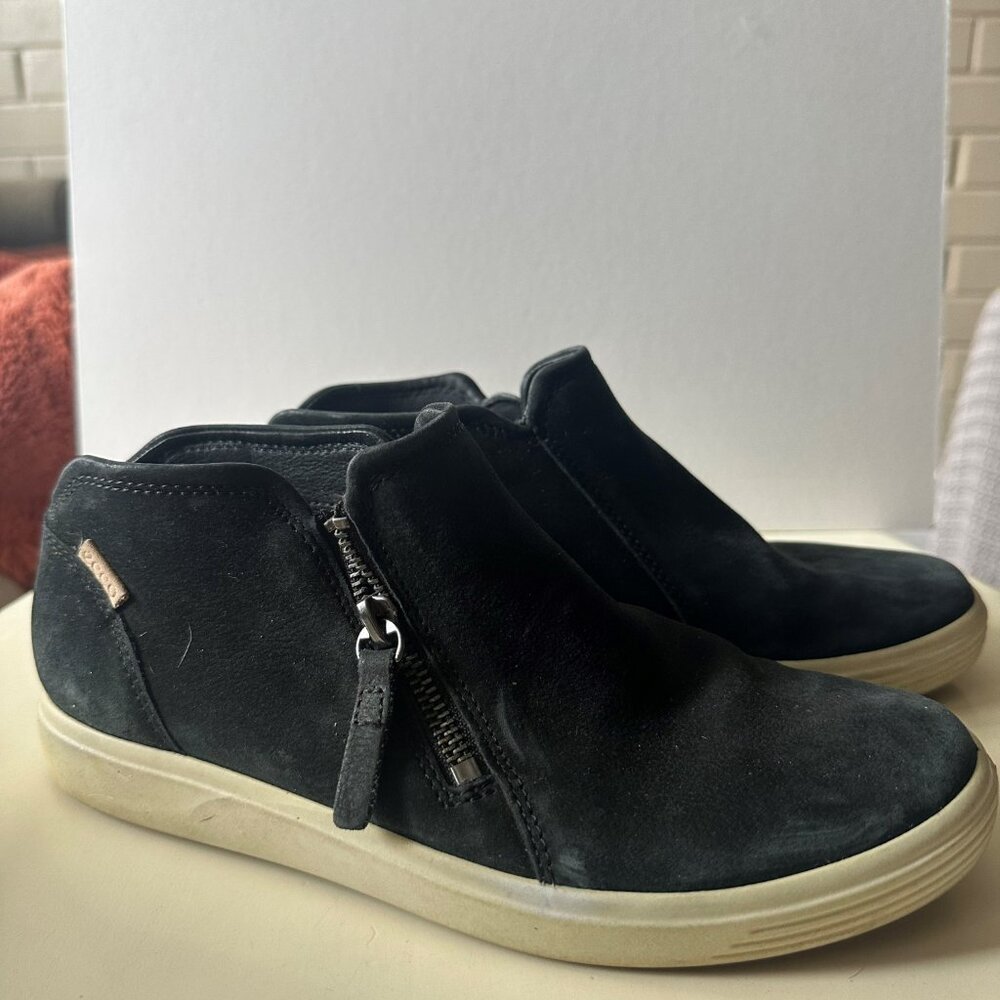 Ecco Womens Low Cut Zip Sneaker Booties